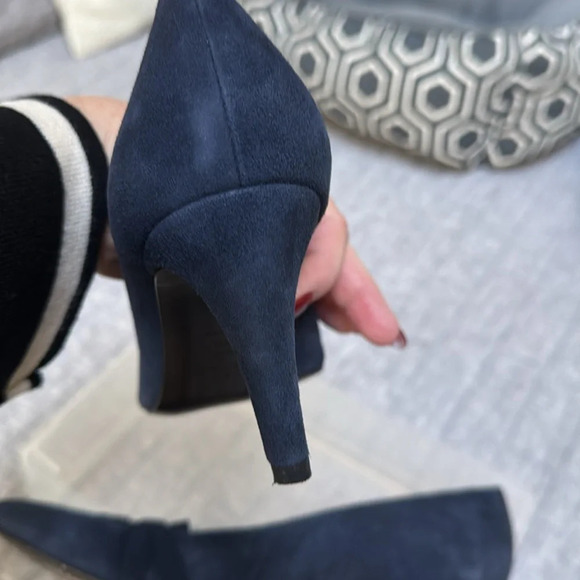 Stuart Weitzman navy suede pumps size 9 M - Picture 7 of 8